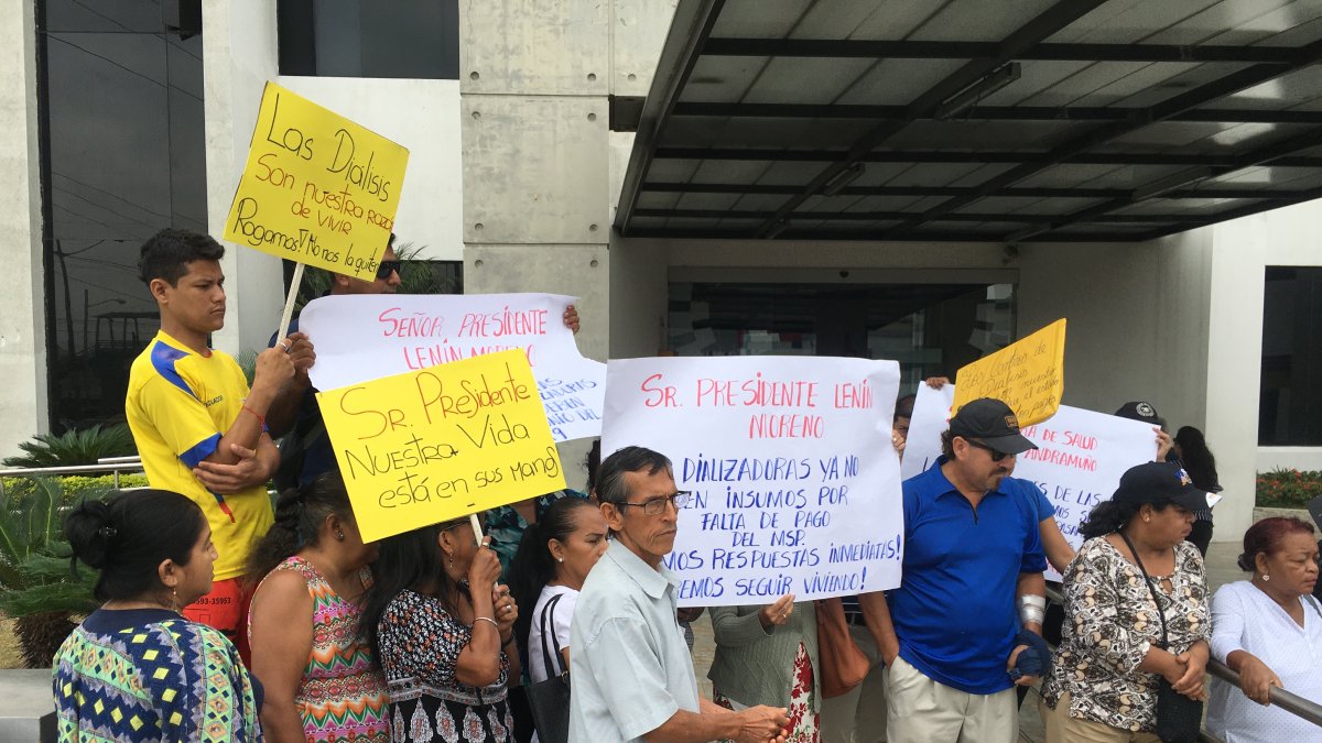 Pacientes realizaron una manifestación pacífica en el Gobierno Zonal.