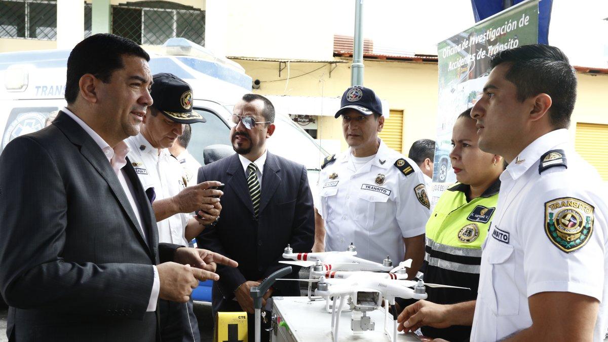 La feria se desarrolló en los exteriores de la CTE.