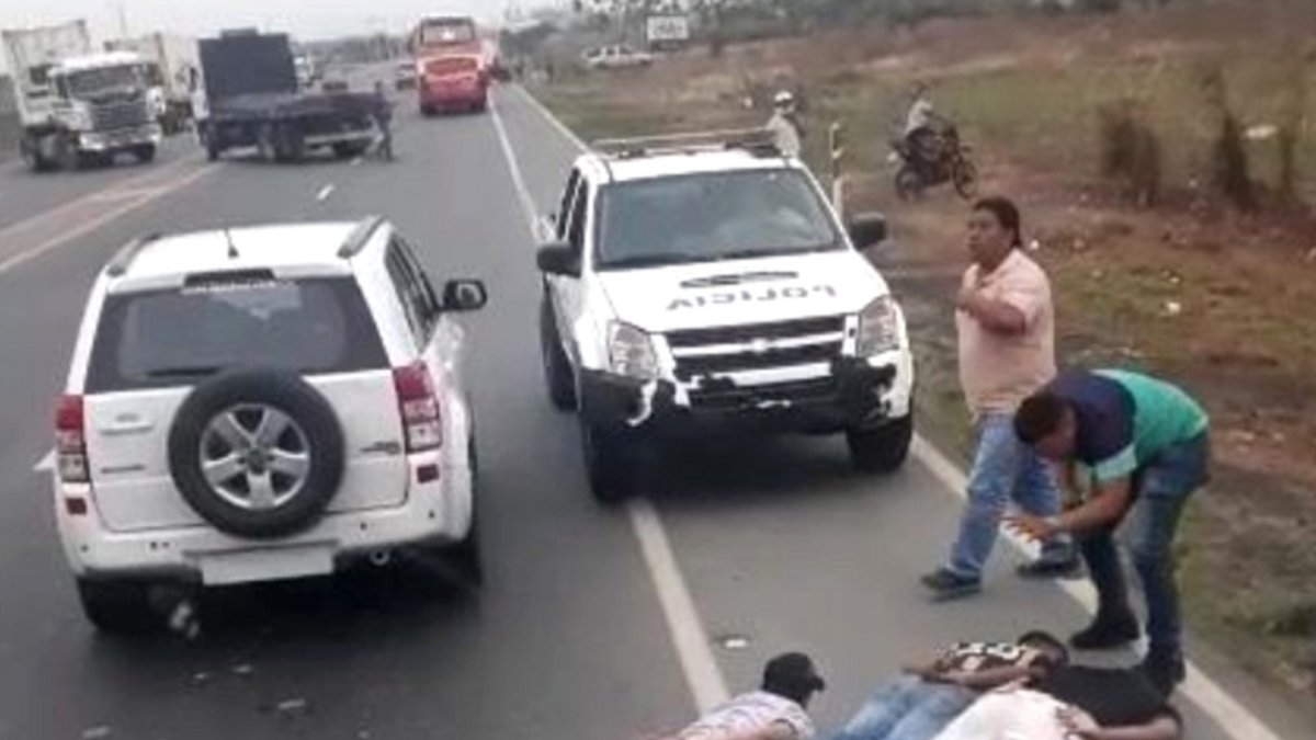 Los sospechosos  fueron interceptados por la Policía en la vía Lomas de Sargentillo-Nobol.