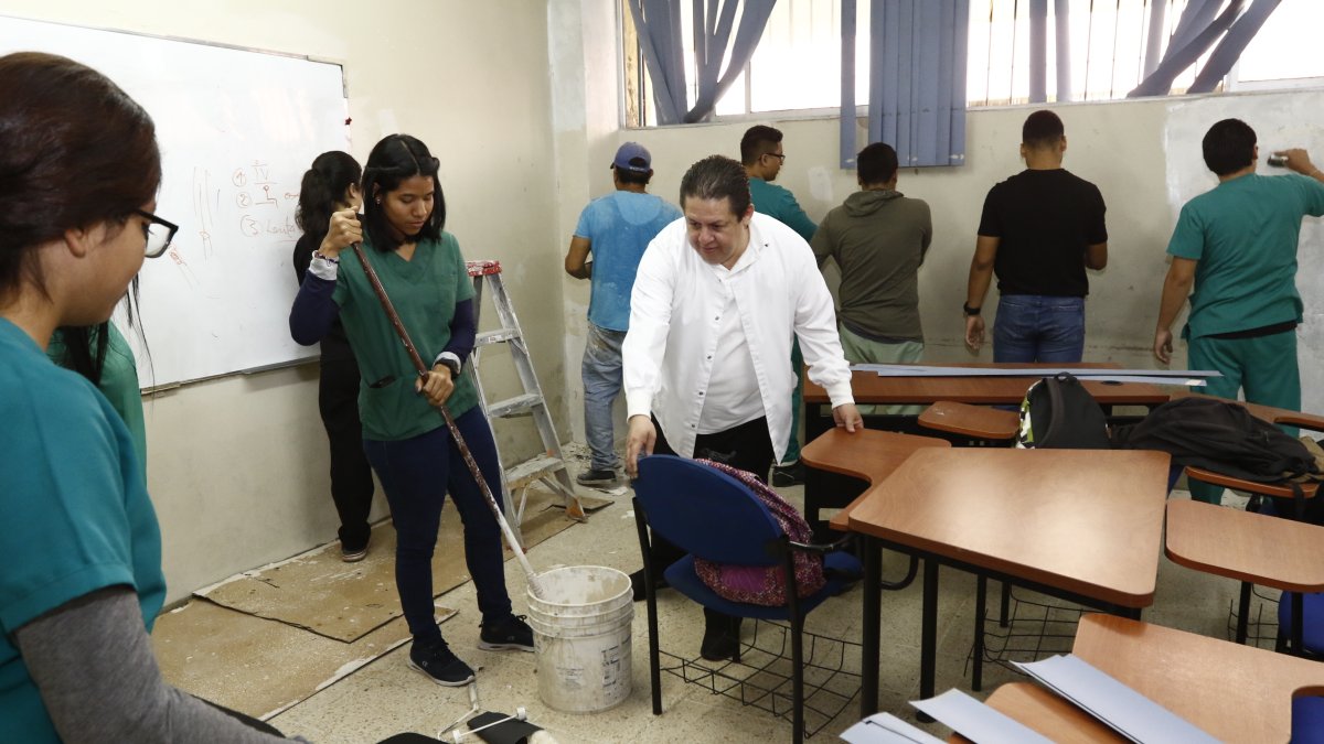 La minga de limpieza se desarrolló durante la mañana del sábado.