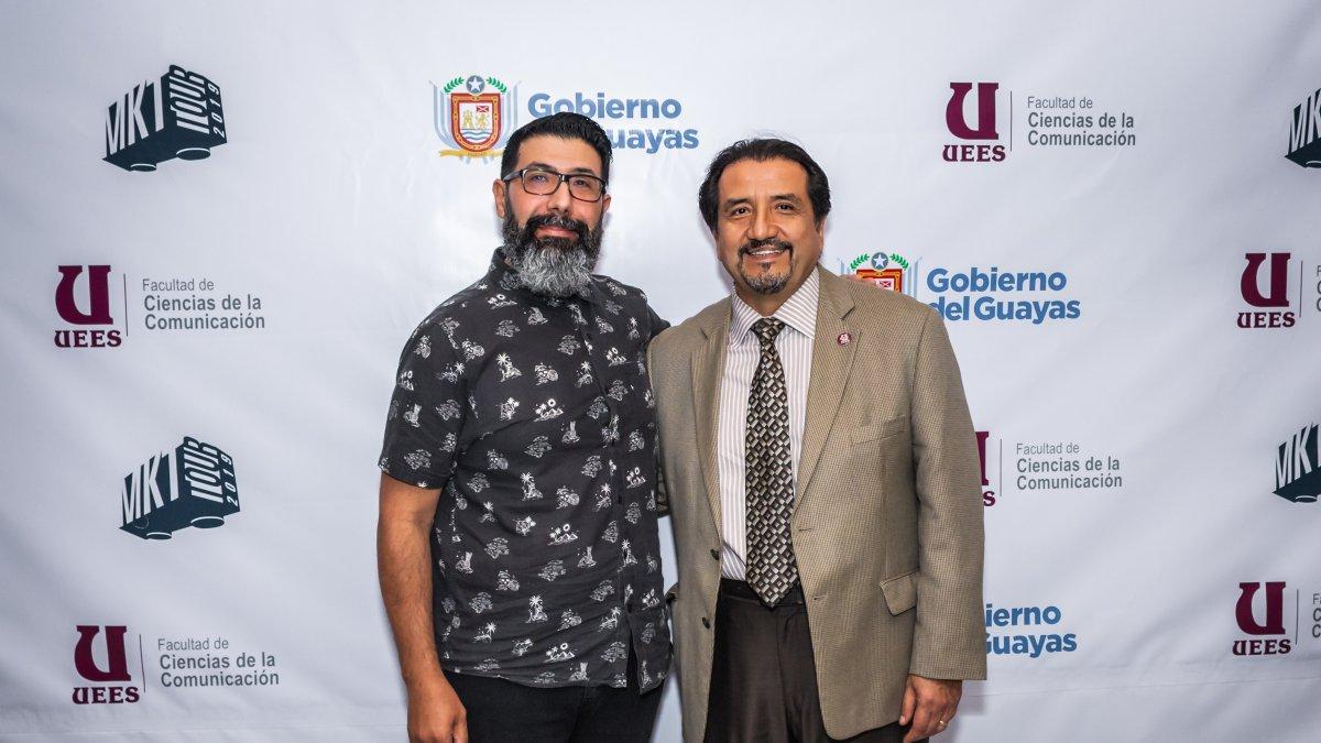 Rodrigo Gorosterrazú, director de innovación en Wunderman Thompson Agencia publicitaria, y Javier Castillo, decano de la Facultad Comunicación de la UEES, en las conferencias