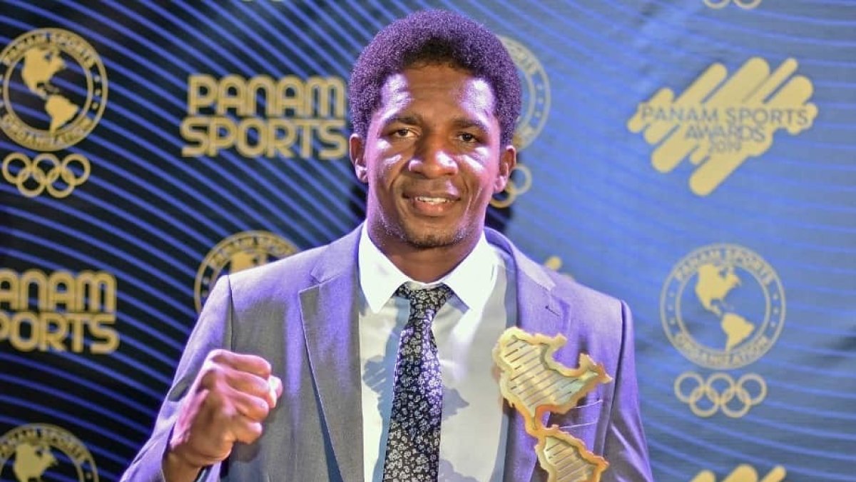 Julio Castillo recibió una condecoración