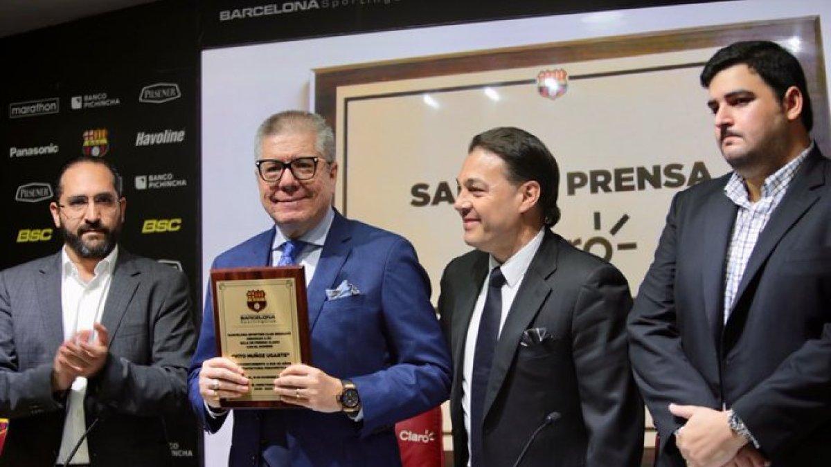 Vito Muñoz con Carlos Alfaro Moreno, presidente del Barcelona SC.