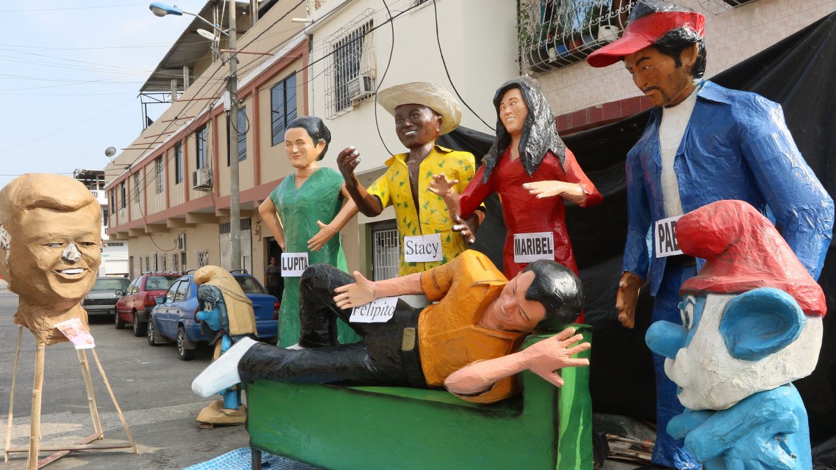 Arte.  En Medardo Ángel Silva, entre la 15 y 16, se exhiben los monigotes de Mis adorables entenados.