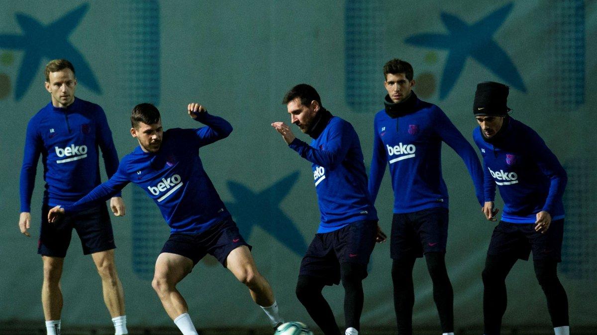 El Barcelona de España hizo el último entrenamiento en el campo previo al clásico.