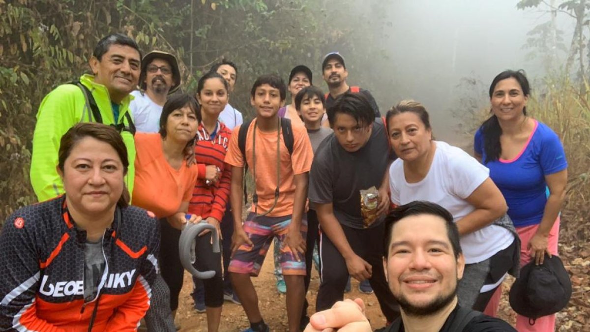 Recorrido. En la imagen, algunos de los residente durante la última caminata realizada.