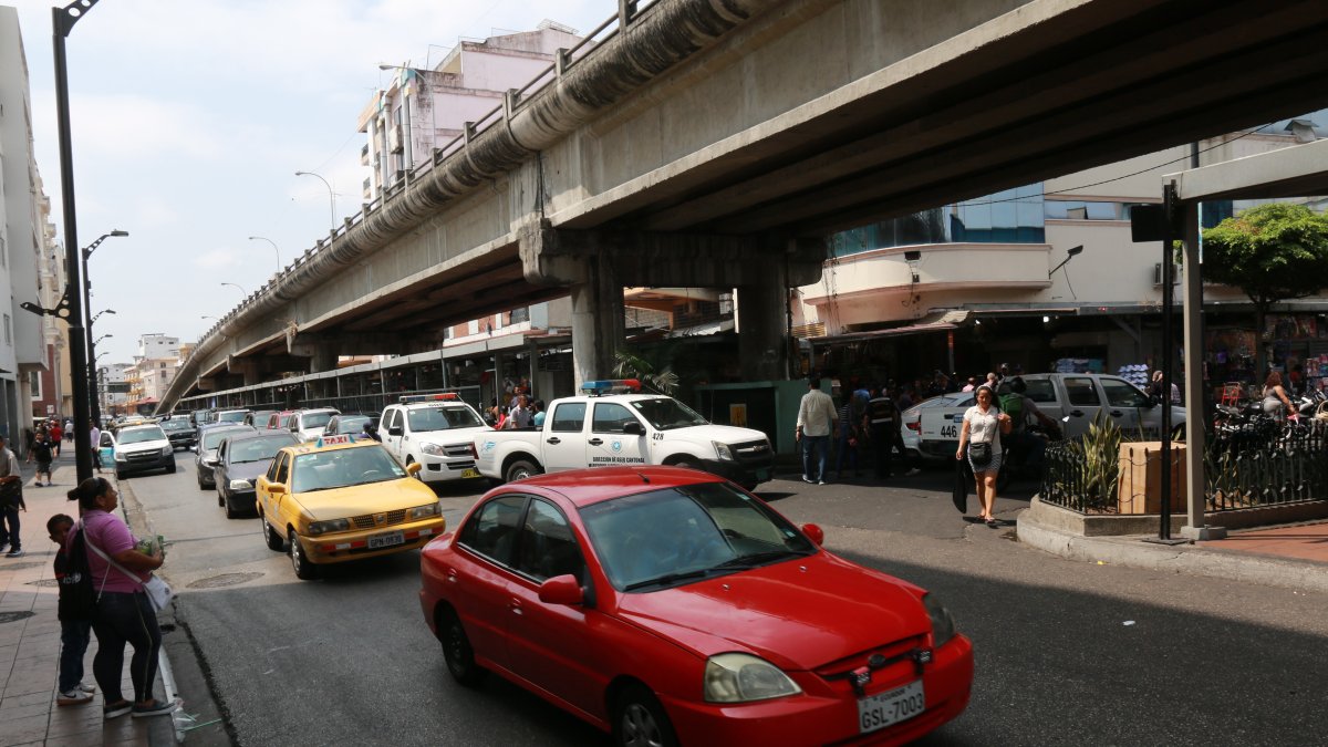 Incremento. La circulación en las inmediaciones de la bahía se complica por estas fechas. Se espera un aumento de vehículos en las últimas dos semanas.