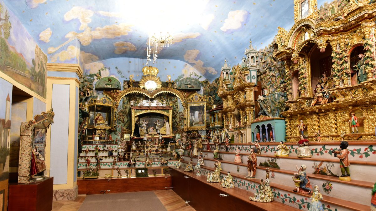 Exhibición. El pesebre está ubicado en el cuarto de la segunda planta del convento del Carmen Bajo, las hermanas se dedican a cuidarlo.