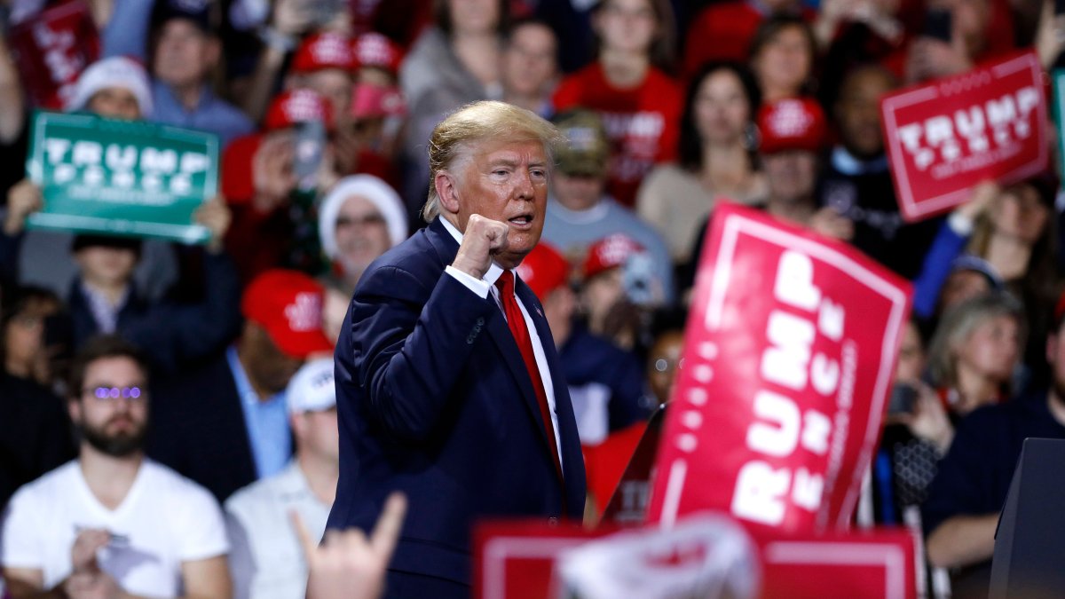 Battle Creek, Michigan. Donald Trump se dirige a sus seguidores en una mitín que se desarrolló la noche de este miércoles.