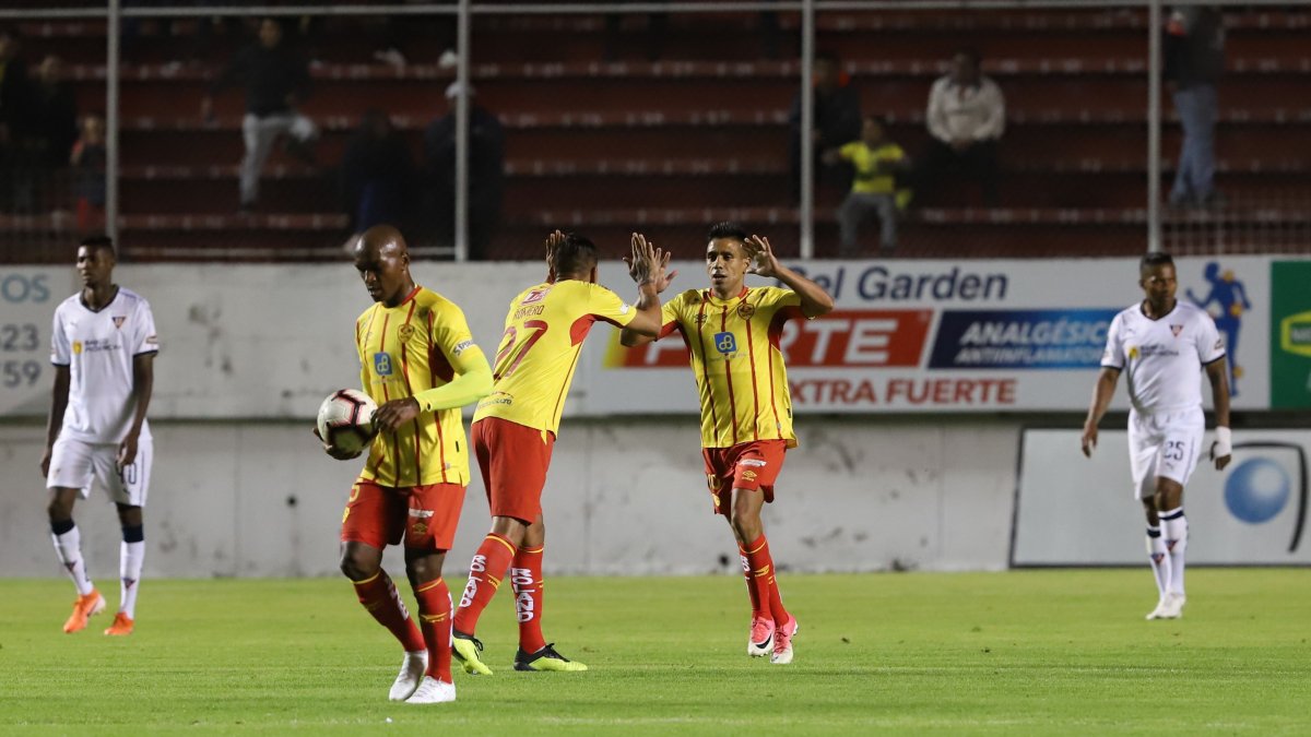 Partido entre Aucas y Liga de Quito en Copa Ecuador.