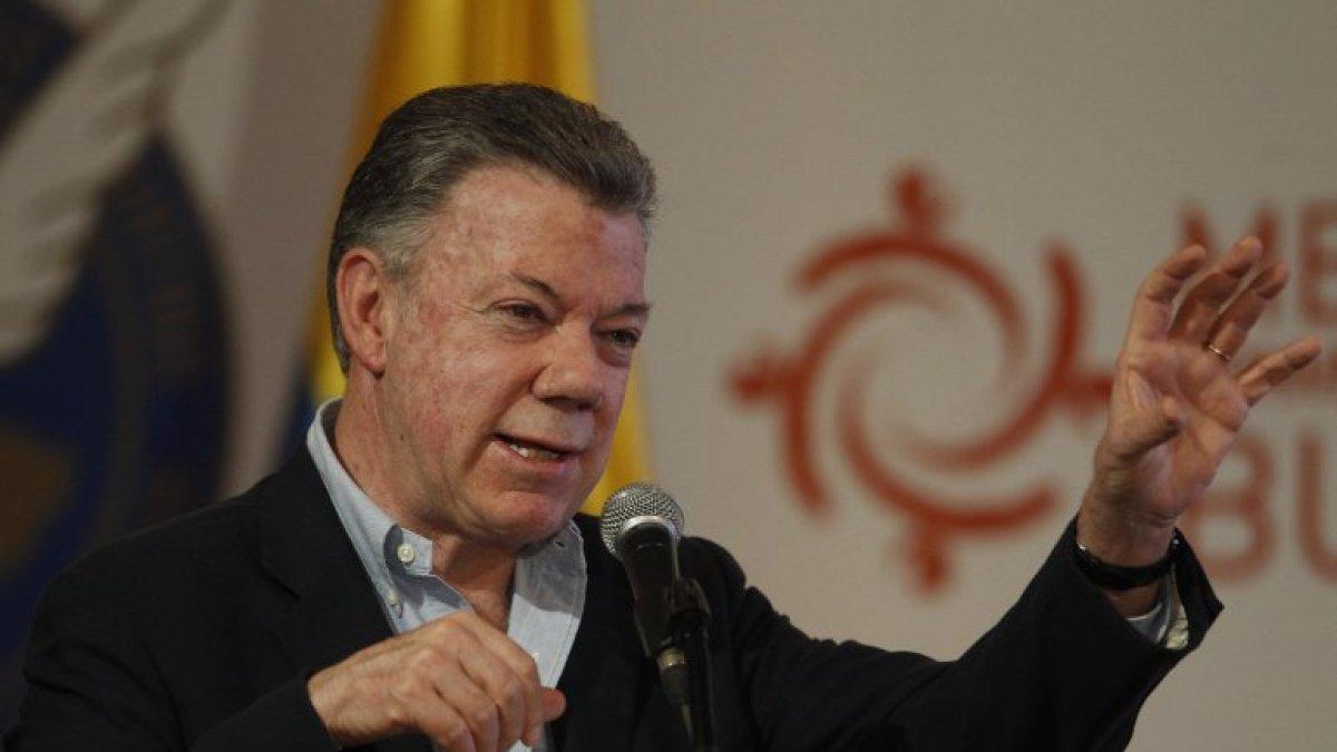 “El ministro de Defensa, antes de viajar a Medellín, dijo que por fuentes de inteligencia se confirmaba que los cuerpos estaban del lado colombiano (...)