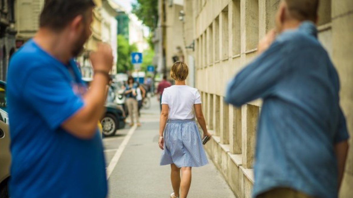 El hombre aseguró que sus comentarios fueron cumplidos sin mala intención y que no sabía que eso fuera un delito.