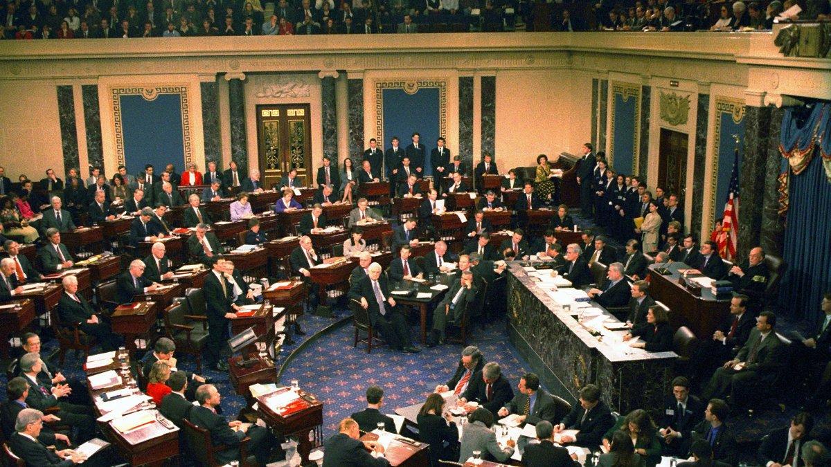 Tras varias horas, los miembros de la Cámara baja terminaron la votación, el miércoles. Decidieron llevar a juicio al presidente Donald Trump. 