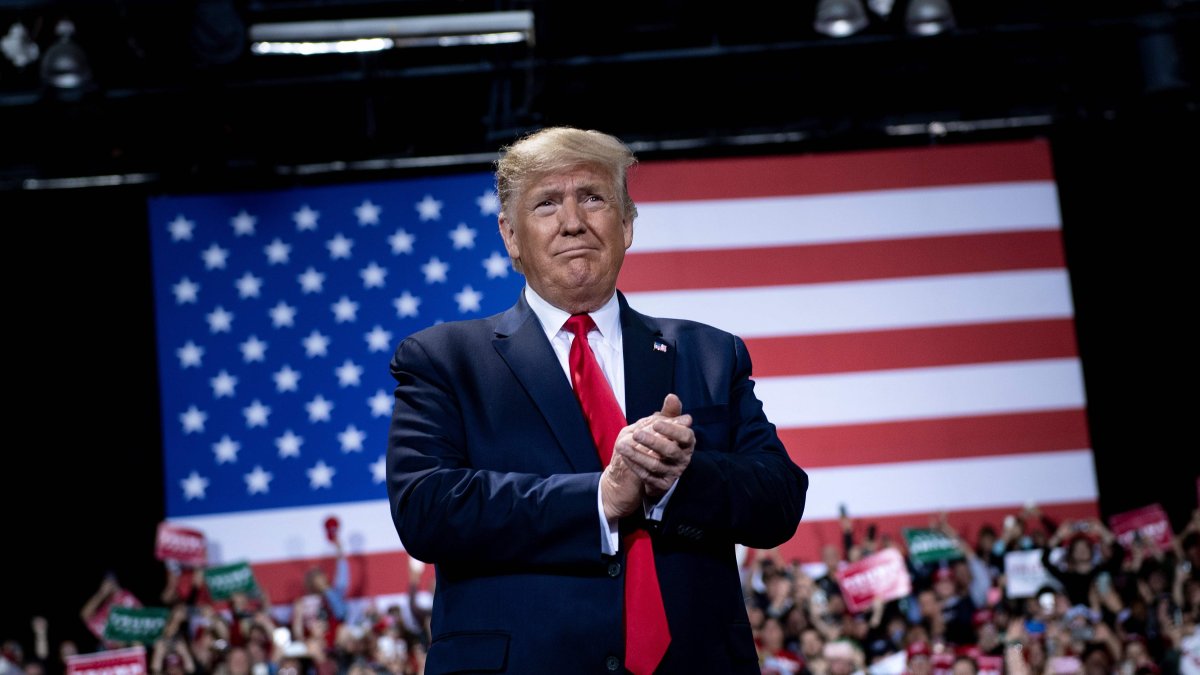 El presidente de los Estados Unidos, Donald Trump, anunció el pasado viernes que tanto él como su esposa, Melania Trump, han dado positivo por coronavirus.