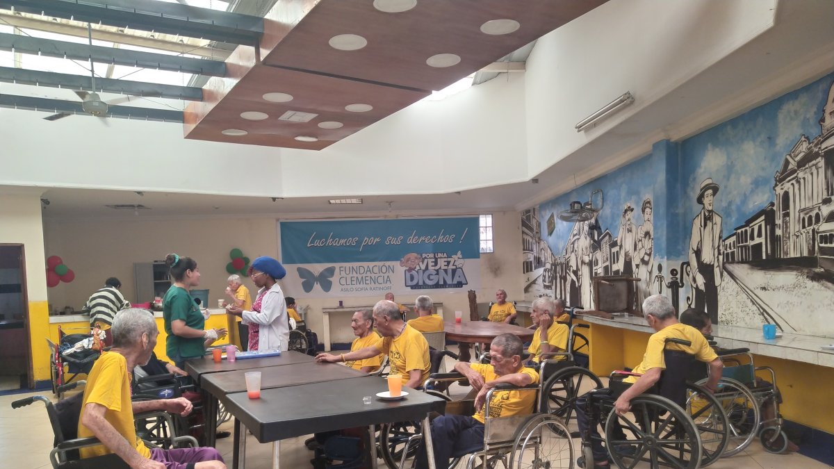 La fundación brinda el servicio de asilo y también atención médica y de enfermería a un centenar de adultos mayores