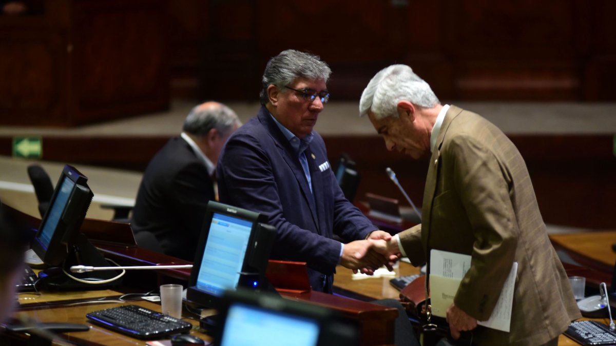 Contradictores. Fue, sin duda, el gesto del año. Juan Cárdenas (RC) y Fernando Callejas (CREO) sólo están de acuerdo en una cosa: el respeto mutuo.