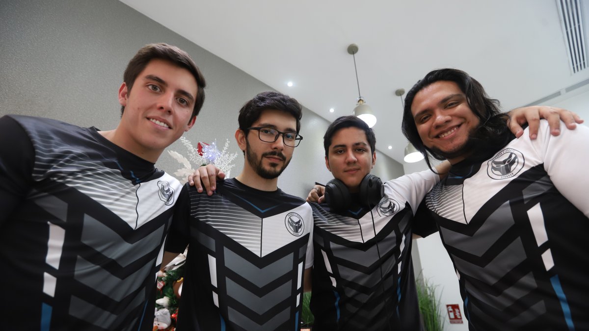 Xavier, Joaquín, Miguel y Adriano son parte del equipo Predador Esports.