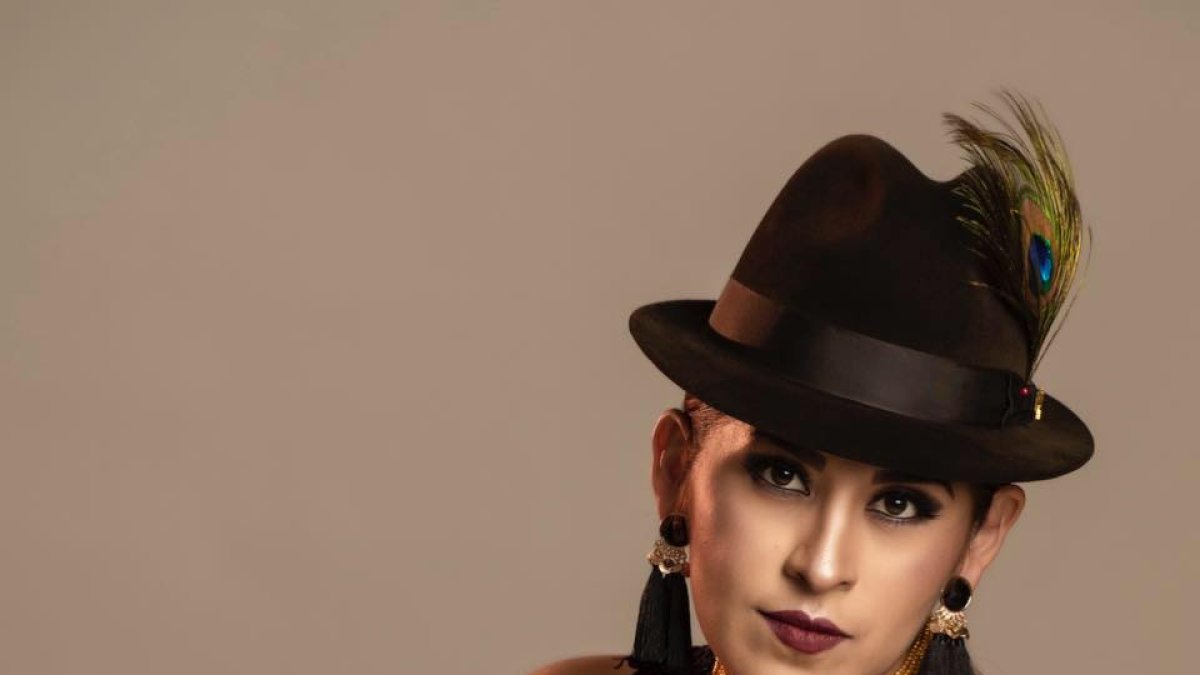 Toaquiza es oriunda del pueblo Panzaleo, lleva 11 años de carrera artística y durante ese tiempo ha intentado llevar su carrera de la mejor manera posible.