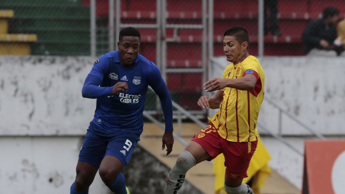 Luis Romero (d) jugó con Aucas 30 partidos de la LigaPro esta temporada.