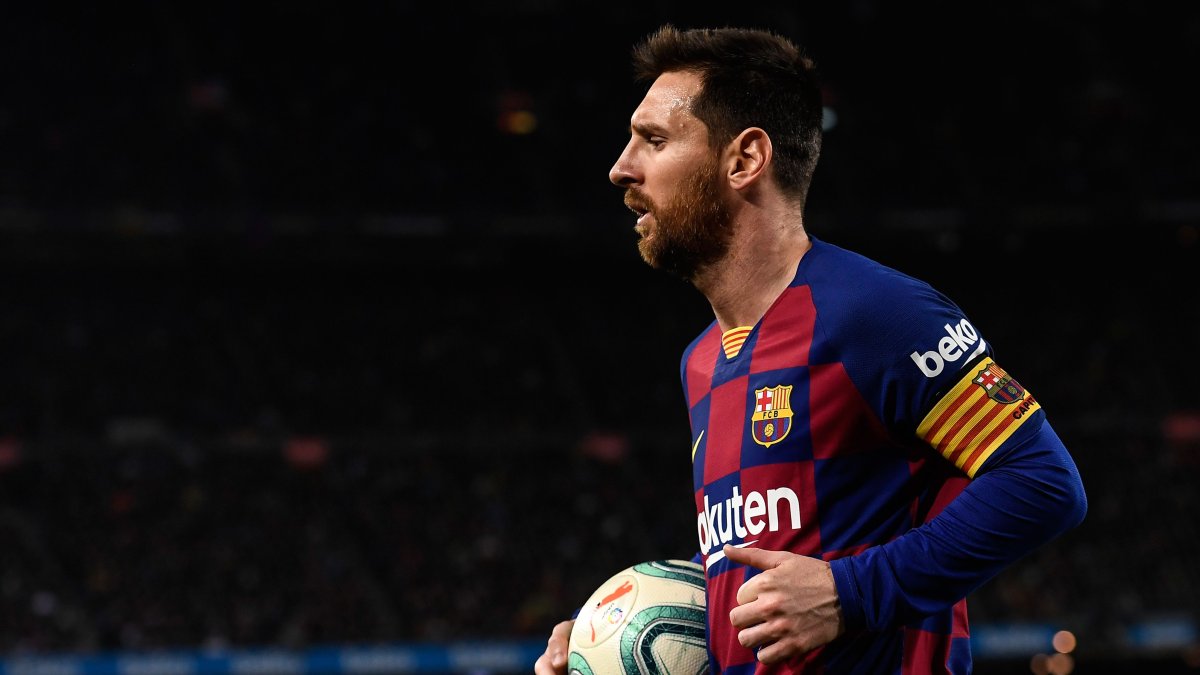 Lionel Messi, delantero argentino del Barcelona, lidera el listado de los 100 mejores futbolistas de 2019.