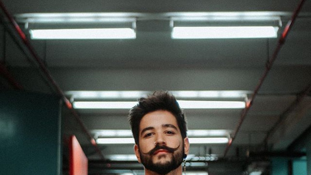 Cantante y compositor colombiano. Tiene 25 años.