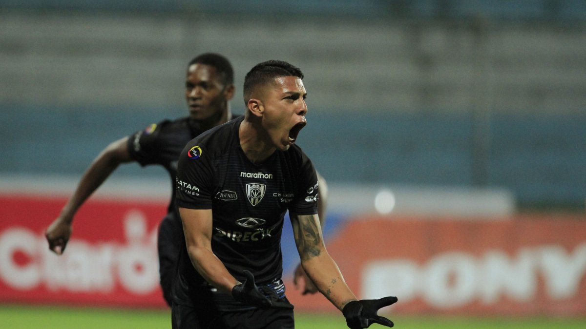 Luis Fernando León deja el Independiente del Valle tras diez años en el club y como campeón de la Copa Sudamericana.