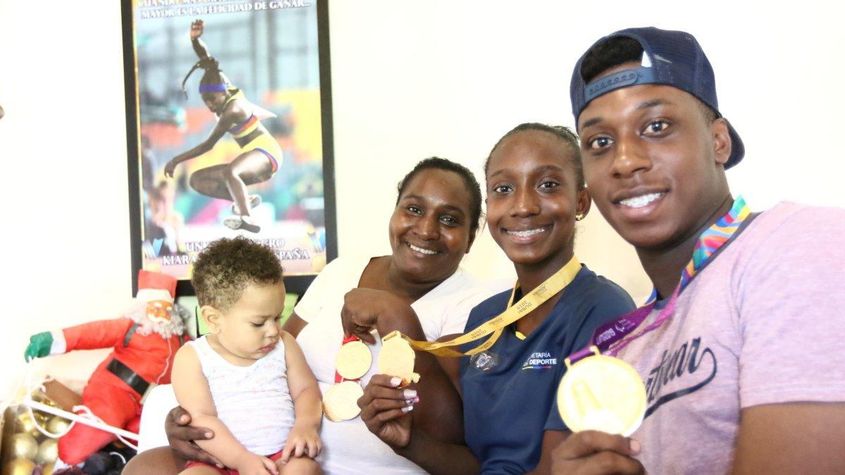 Familia. Kiara tiene en su madre Liliam y su hermano Adris los pilares fundamentales de su carrera.
