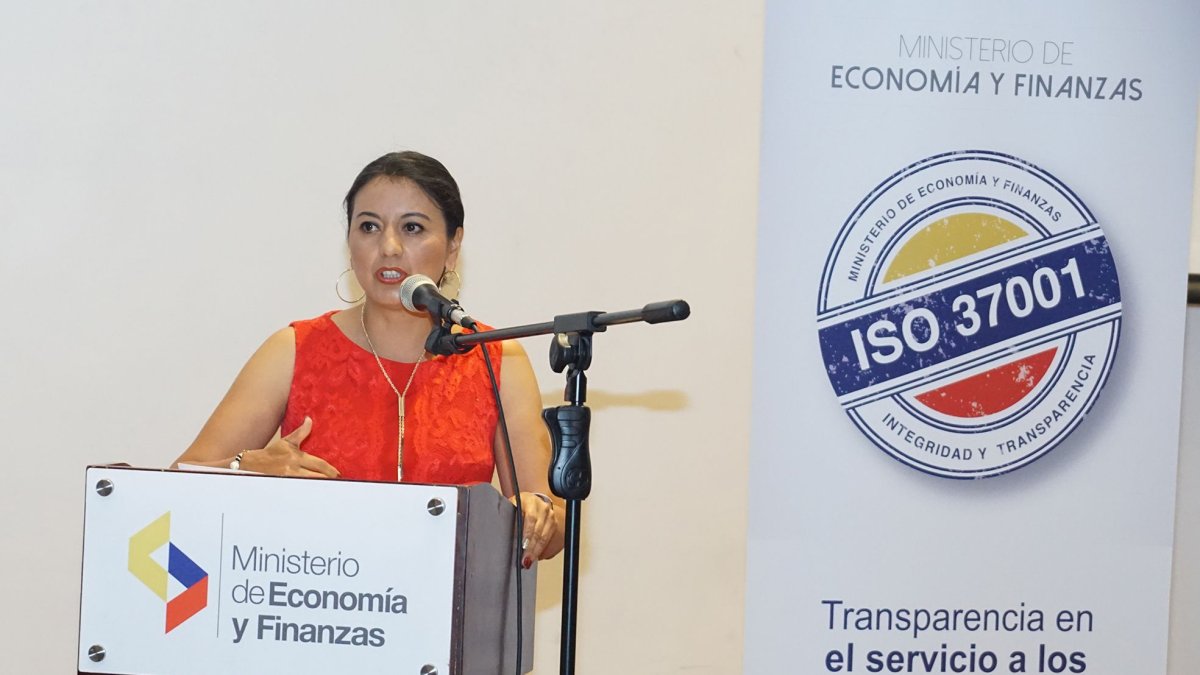 Silvana Vallejo, directora del Sercop, ha mostrado los resultados y ventajas de obtener una certificación ISO.