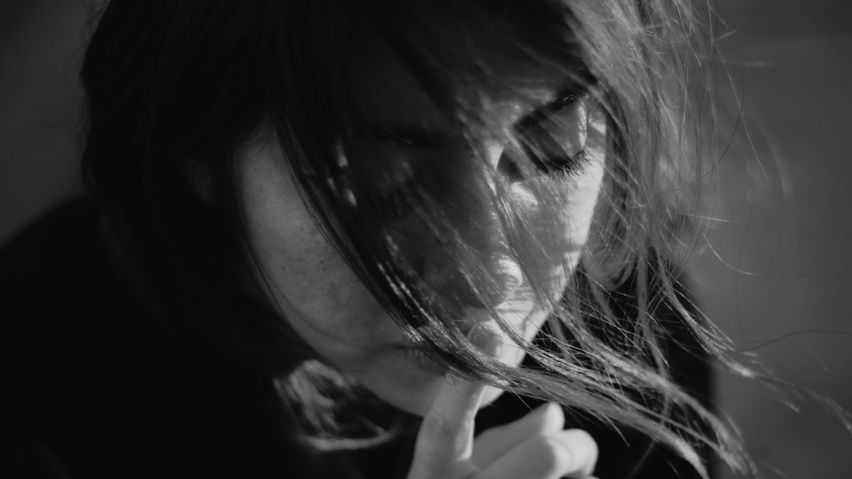 Referencial. Aunque la mitad de las mujeres cuentan lo sucedido, la mayoría no lo denuncia.