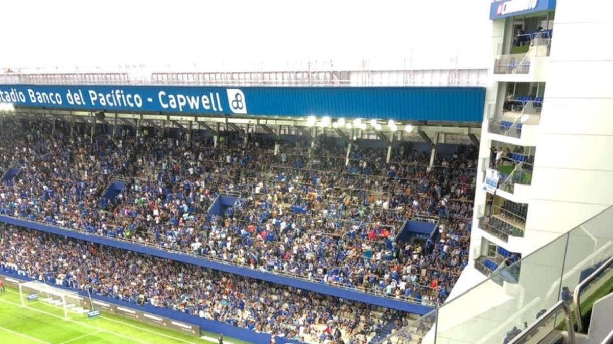 Noboa nunca ha ocultado su amor por Emelec. Cuando puede va al Capwell.