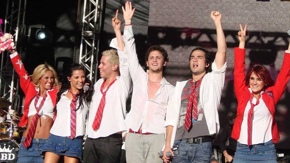 Anahí, Maite, Christian, Christopher, Alfonso y Dulce María integraron la agrupación que se desprendió de la novela Rebelde.
