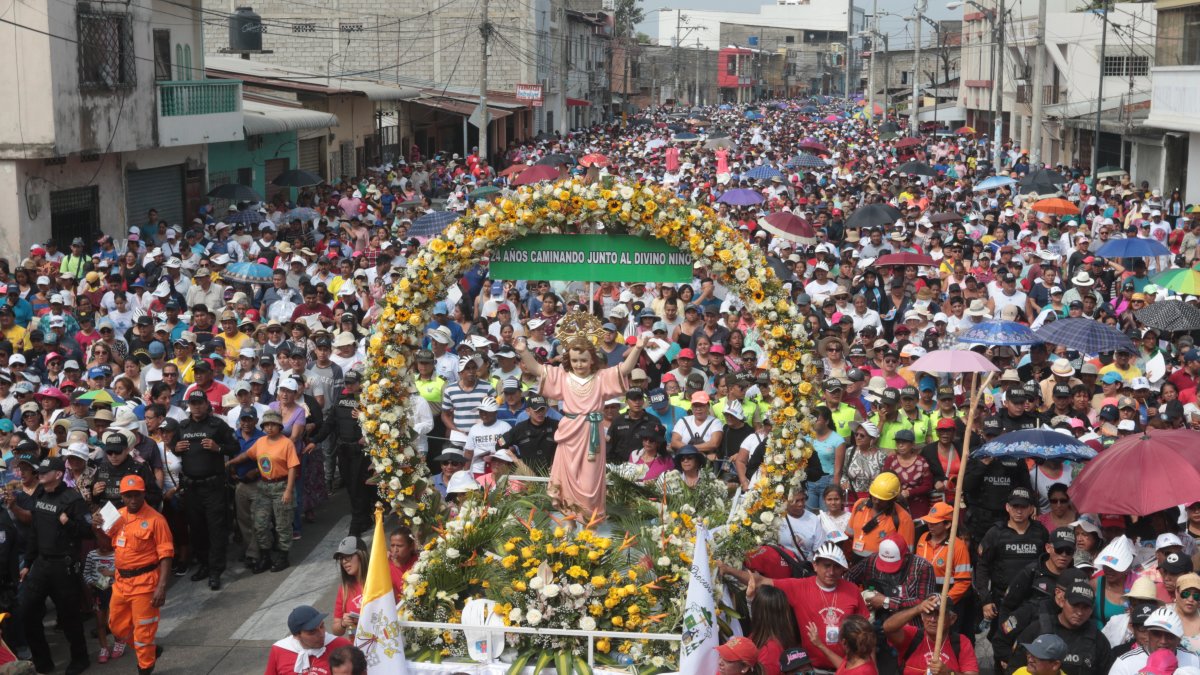Este año alrededor de 50.000 feligreses participaron del recorrido de al menos tres horas.
