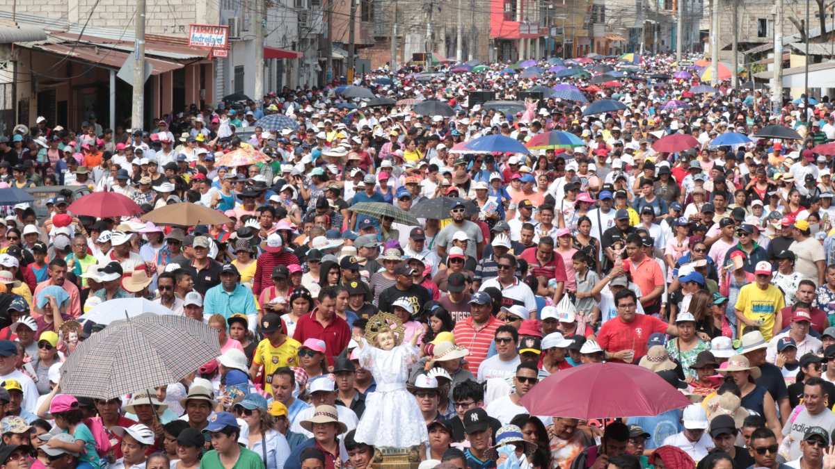 En la procesión de Durán participaron alrededor de 50.000 devotos. La caminata duró cuatro horas y terminó con una misa en el Santuario del Divino Niño, en el barrio 5 de Junio.