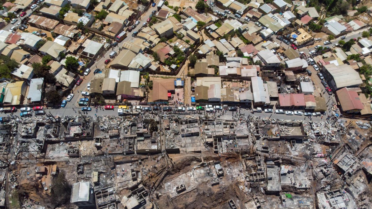 VALPARAÍSO. Así se observa desde el aire el área que fue afectada por el fuego en esta ciudad de Chile.