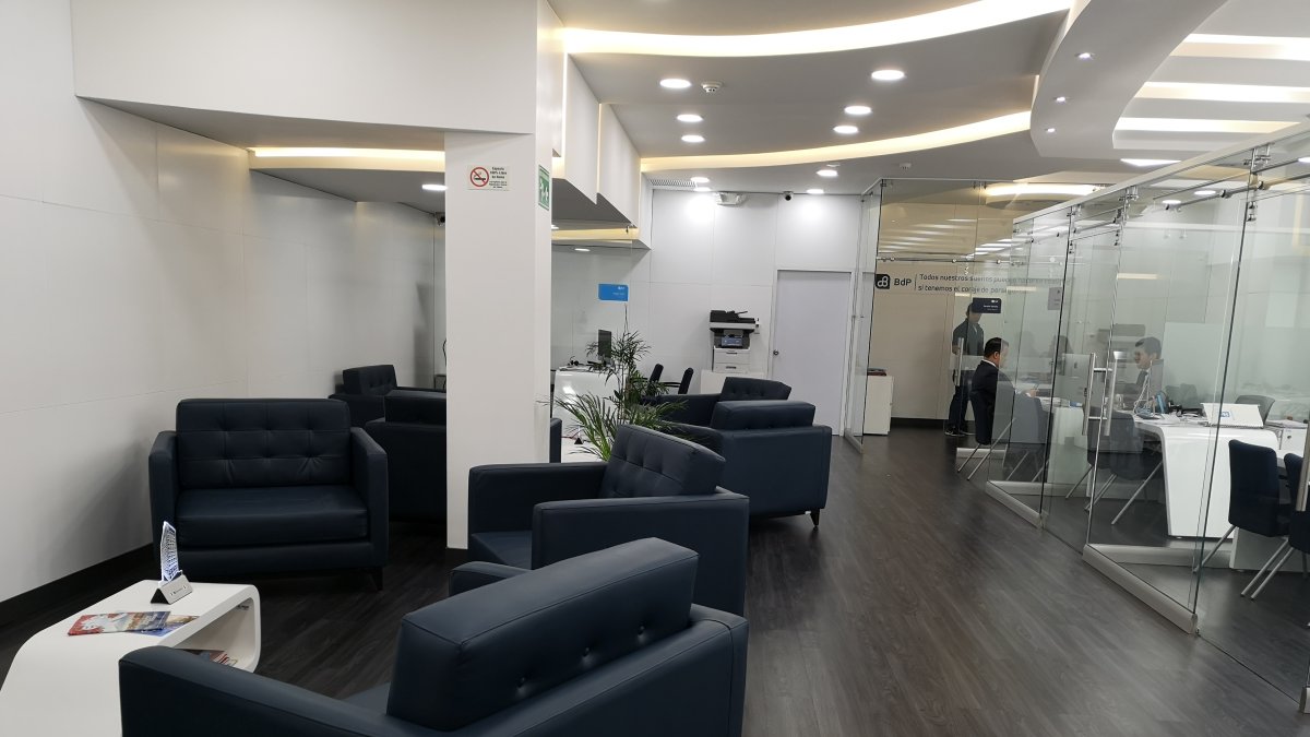 El Banco del Pacífico remodeló la oficina de Riocentro Ceibos con mejores servicios.