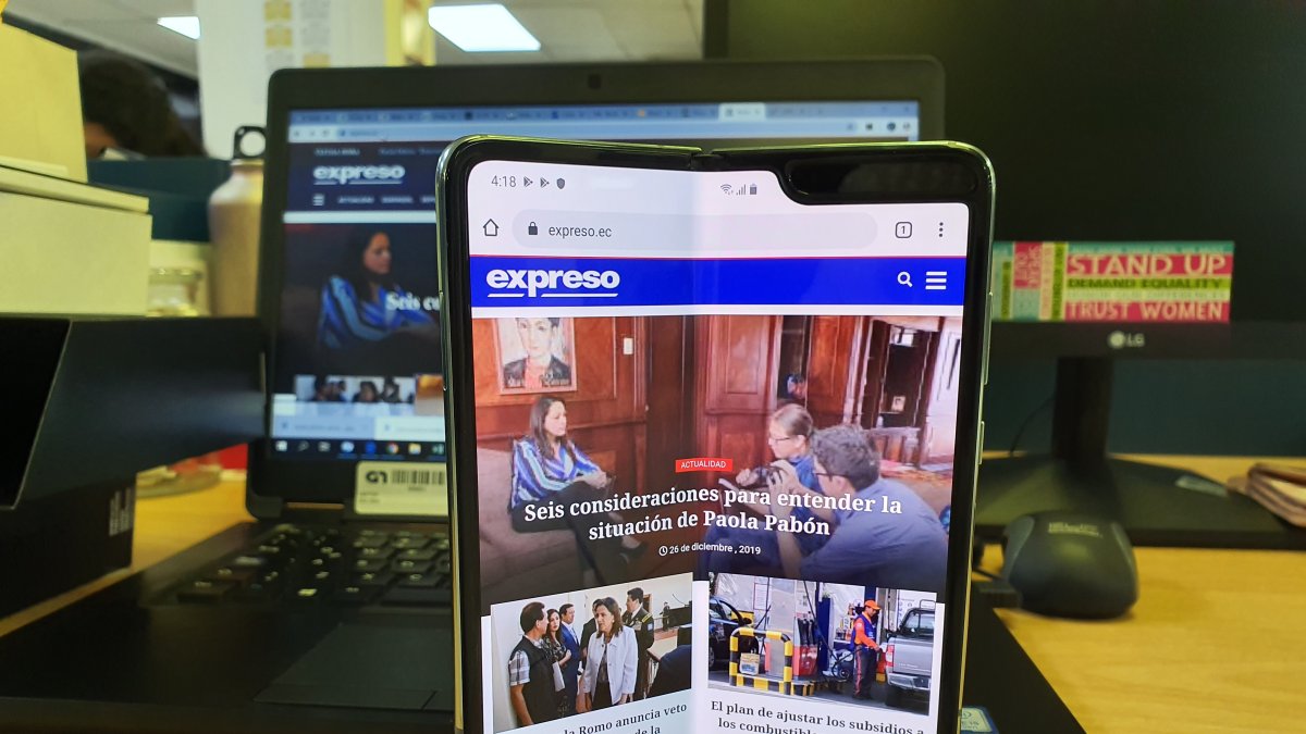 El Galaxy Fold podría considerarse como un aliado para los lectores y los amantes de las series y los videojuegos.