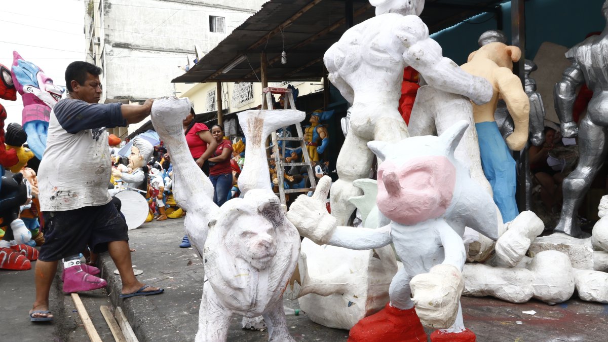 En la calle 6 de Marzo se puede encontrar monigotes de $ 5, $ 10, $20 y hasta más de $100, dependiendo del tamaño.