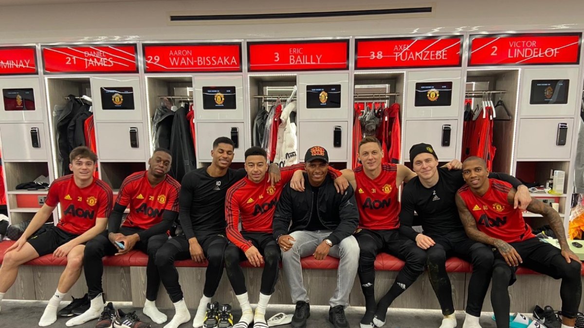 El Toño visitó a sus excompañeros del Manchester United.