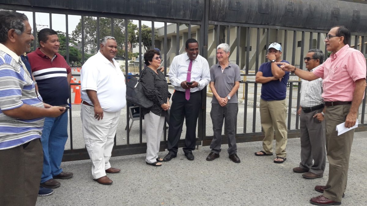 Los docentes agrupados en la APUG analizaron el problema.