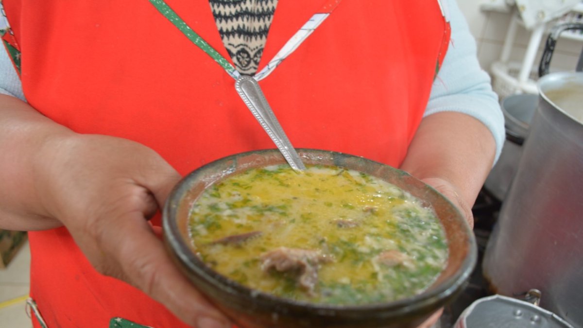 1. Presentación. Una muestra del ‘Caldo 31’ preparado con el tripaje y vísceras de borrego y res, es consumido en las comunidades indígenas.