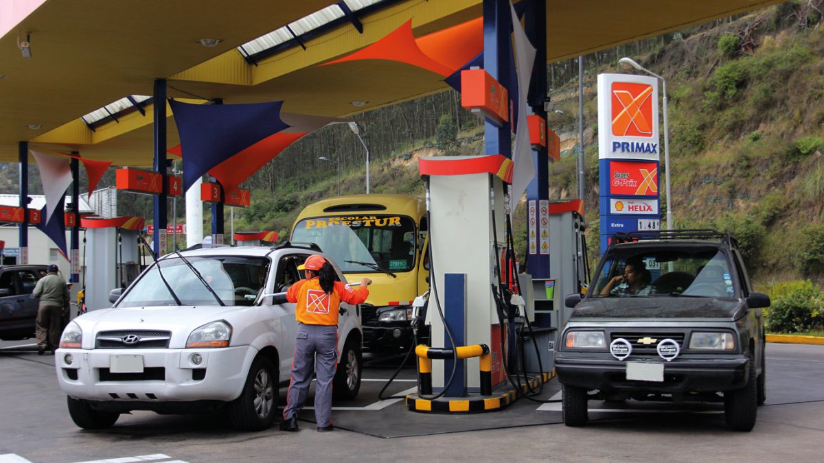 Estación. En estos días se duplica la labor en gasolineras.