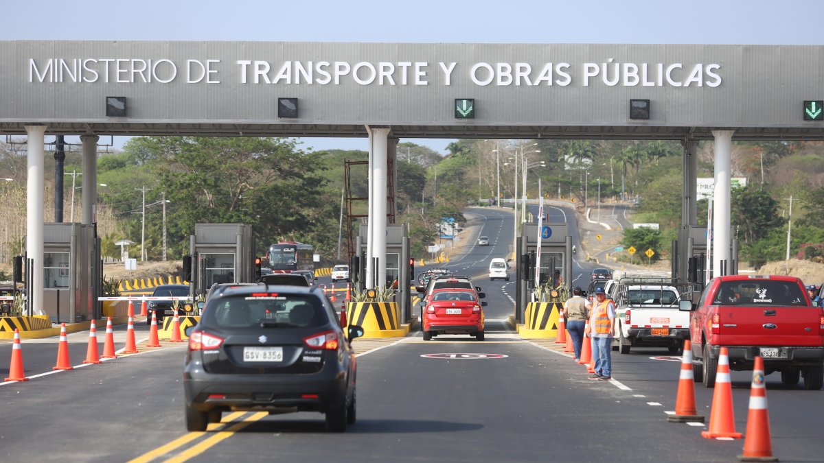 Los conductores esperan que la carretera permanezca en buenas condiciones, como se muestra en las inmediaciones del nuevo peaje.