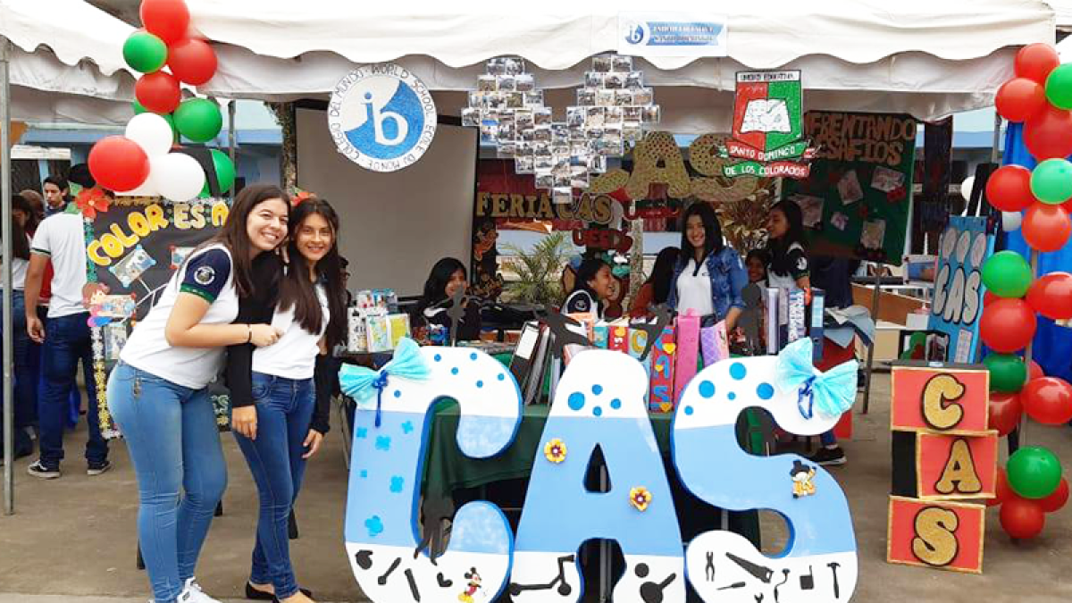 Estudiantes exponen sus conocimientos en el evento ferial