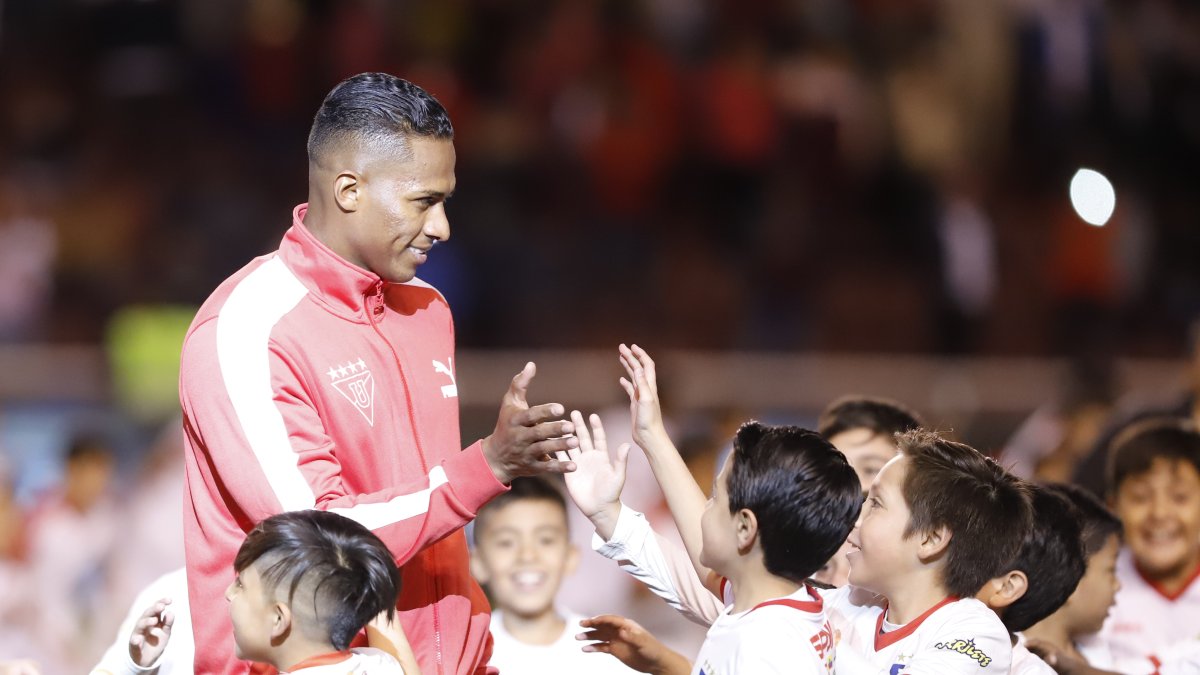 Antonio Valencia ha recibido muestras de cariño por todos los hinchas de Liga de Quito desde su llegada.