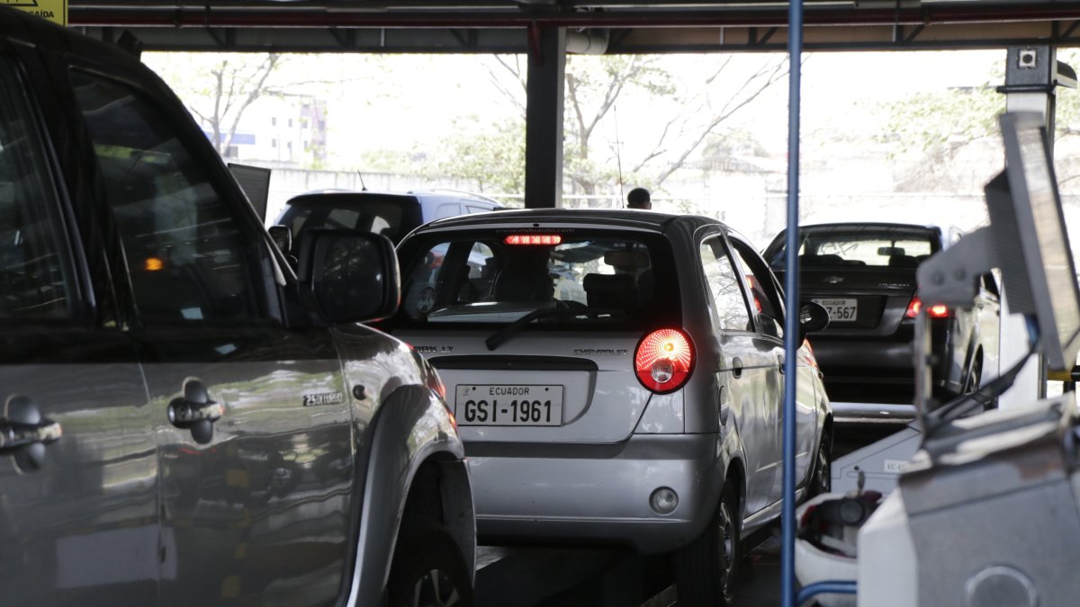 Cientos de usuarios madrugaron en el último día de la revisión técnica vehicular del 2019.