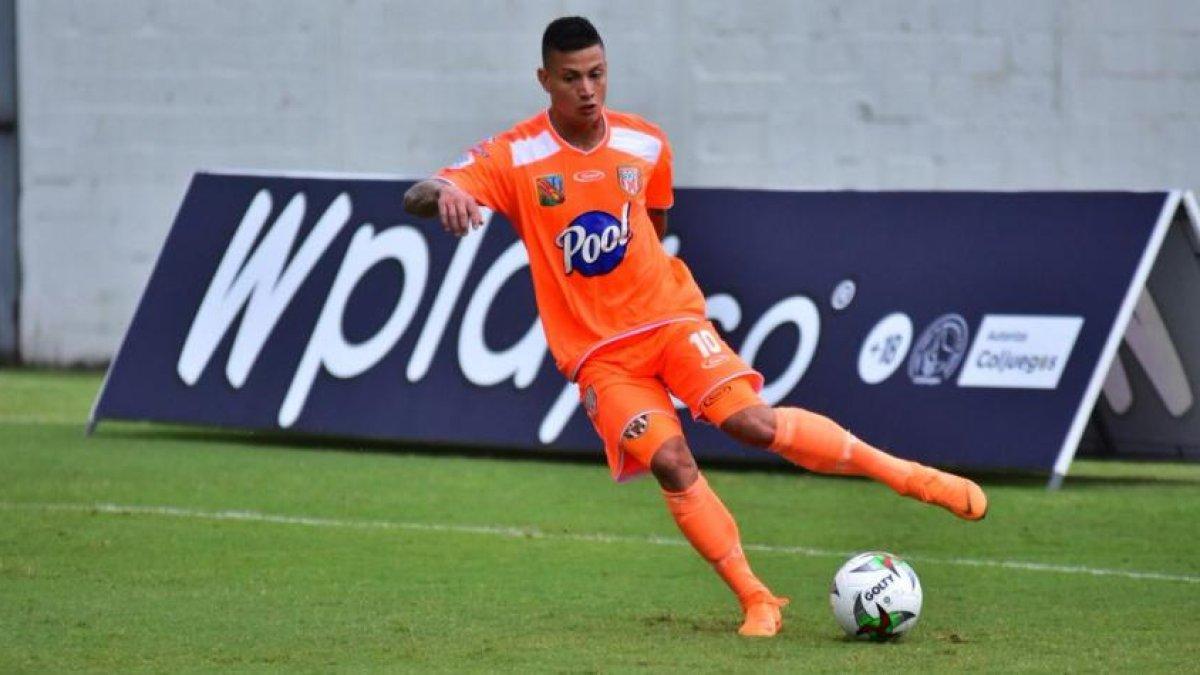 El futbolista colombiano se unirá al cuadro azul desde el 6 de enero para los chequeos médicos.