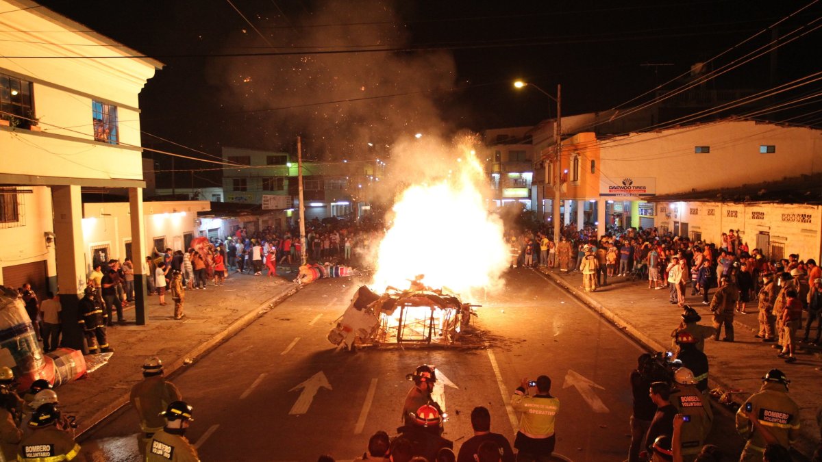 Varias son las afecciones que pueden generarse con la quema de monigotes. La recomendación es mientras más lejos, más protegido está.