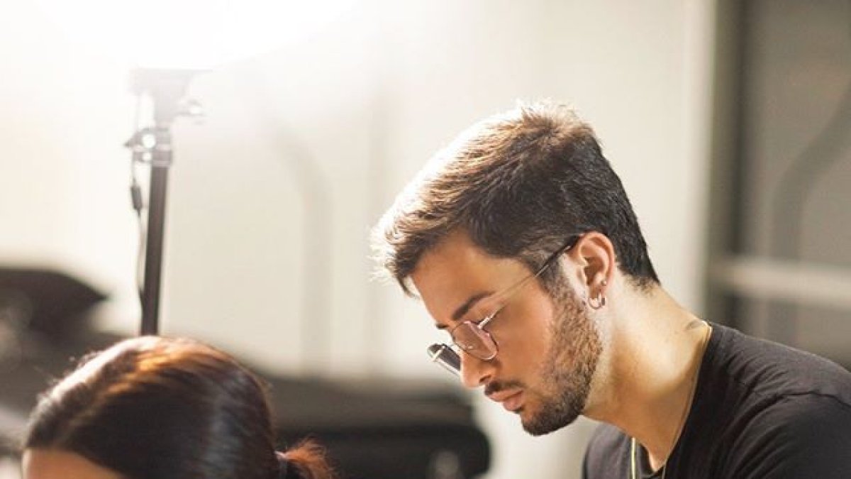 Demi Lovato junto a su tatuador Alessandro Capozzi