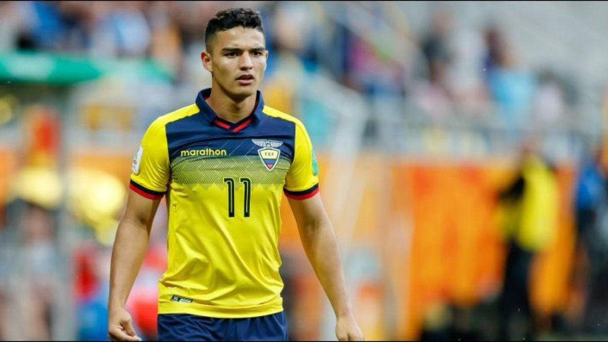 Alexander Alvarado firmó con el Querétaro de México