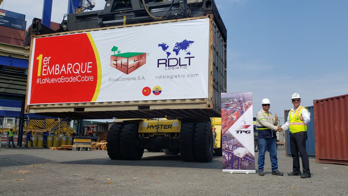 El primer embarque de cobre salió hacia China desde una terminal privada de Guayaquil.